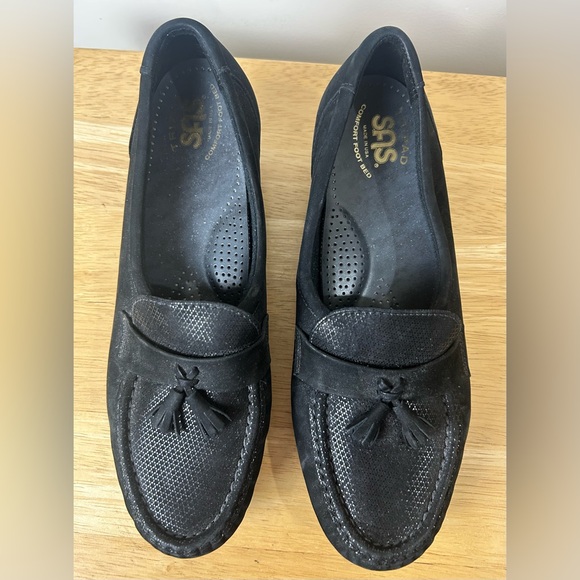 SAS Taylor Slip On Wedge Loafers w/Tassels Onyx Suede Size 8.5 Comfort Shoes USA - Picture 1 of 16